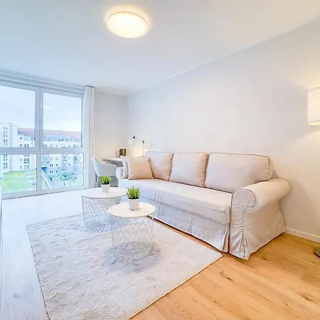 Neue 3-zimmer-wohnung - Hochwertig Moebliert, Zentral & Mit Balkon Daire *