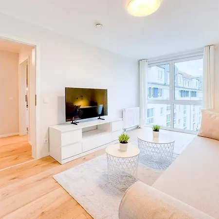 Neue 3-zimmer-wohnung - Hochwertig Moebliert, Zentral & Mit Balkon Daire *