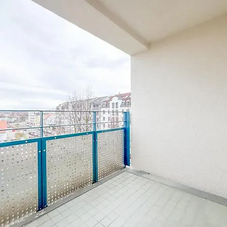Neue 3-zimmer-wohnung - Hochwertig Moebliert, Zentral & Mit Balkon Daire *