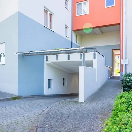 Neue 3-zimmer-wohnung - Hochwertig Moebliert, Zentral & Mit Balkon Daire *