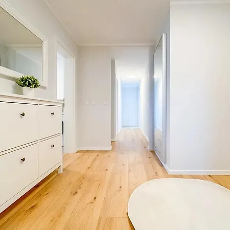 Neue 3-zimmer-wohnung - Hochwertig Moebliert, Zentral & Mit Balkon Daire Dresden
