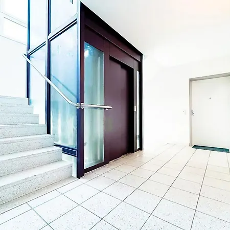 Daire Neue 3-zimmer-wohnung - Hochwertig Moebliert, Zentral & Mit Balkon