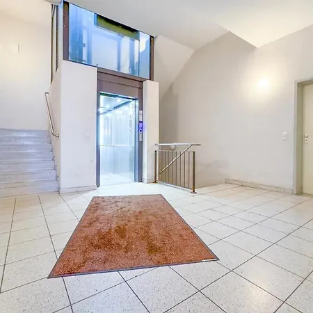 Neue 3-zimmer-wohnung - Hochwertig Moebliert, Zentral & Mit Balkon Daire Dresden